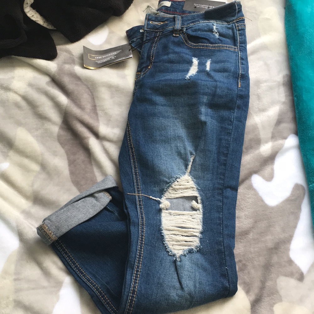Destroyed crop boyfriend jeans